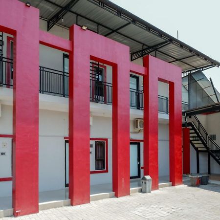 Reddoorz Syariah Near Alun Alun Tegal Hotel Kültér fotó